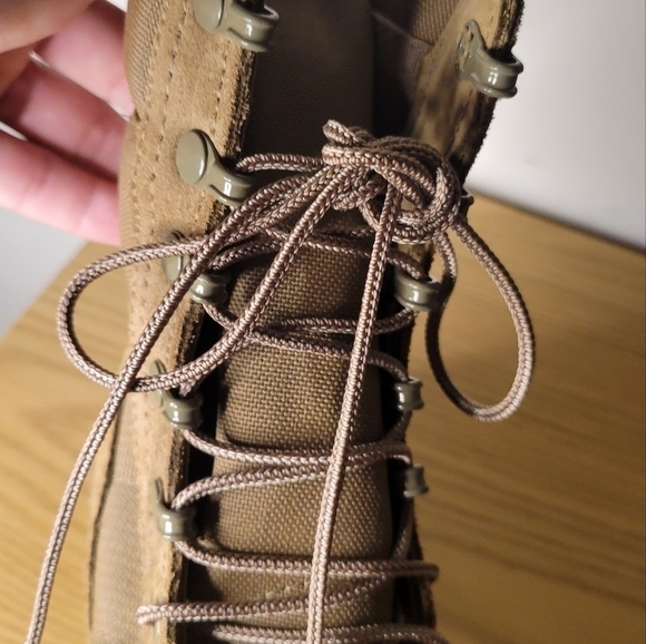 Combat Women's Army Vibram Weatherproof Boot - size (4W) - Excellent Condition - Picture 6 of 11